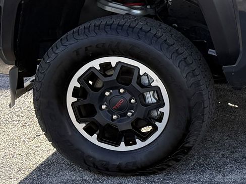 Used 2024 Toyota Tacoma TRD Off-Road w/ TRD Off Road Upgrade Package image 25