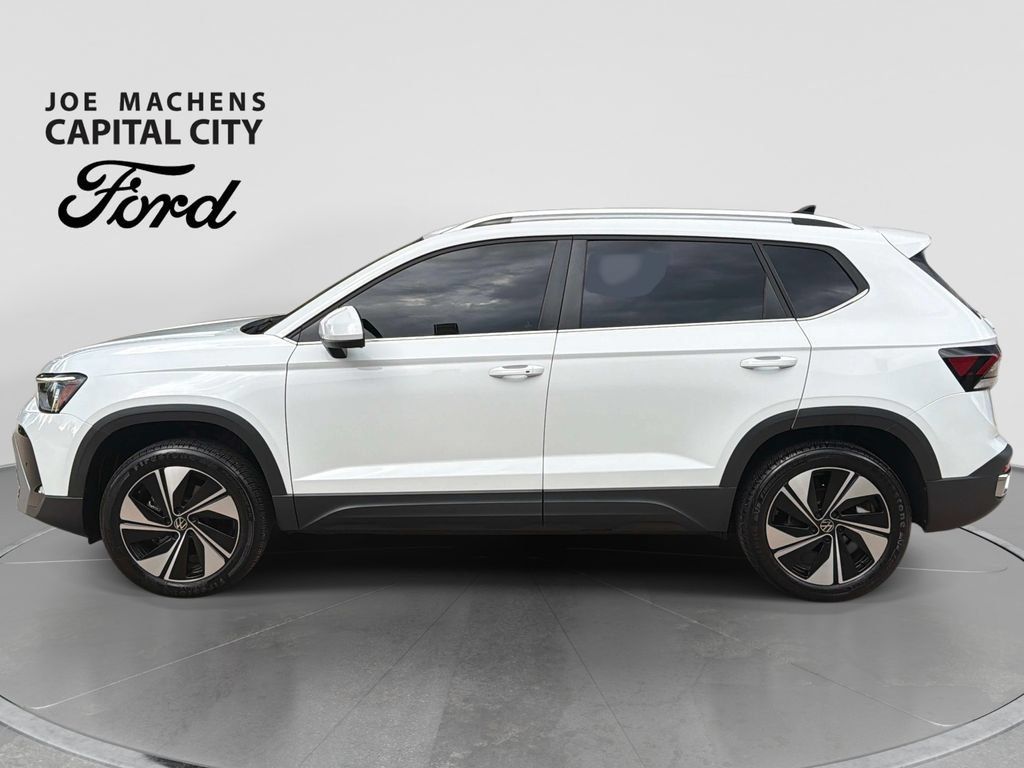 Used 2025 Volkswagen Taos SE AWD/4WD image 8