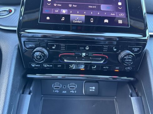 New 2025 Jeep Grand Cherokee Altitude AWD/4WD image 5