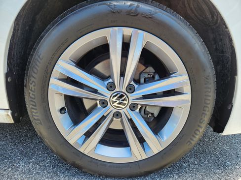 Used 2023 Volkswagen Jetta SE w/ Panoramic Sunroof Package FWD image 20