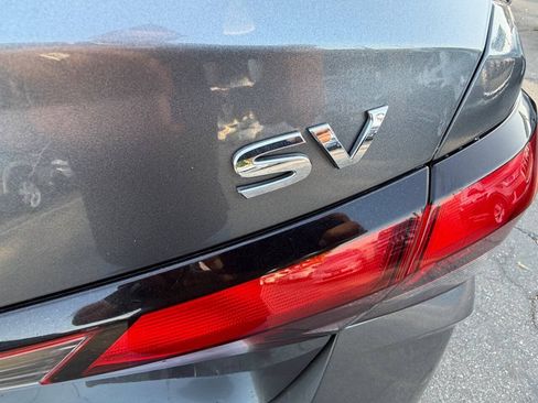 Used 2021 Nissan Versa SV FWD image 10