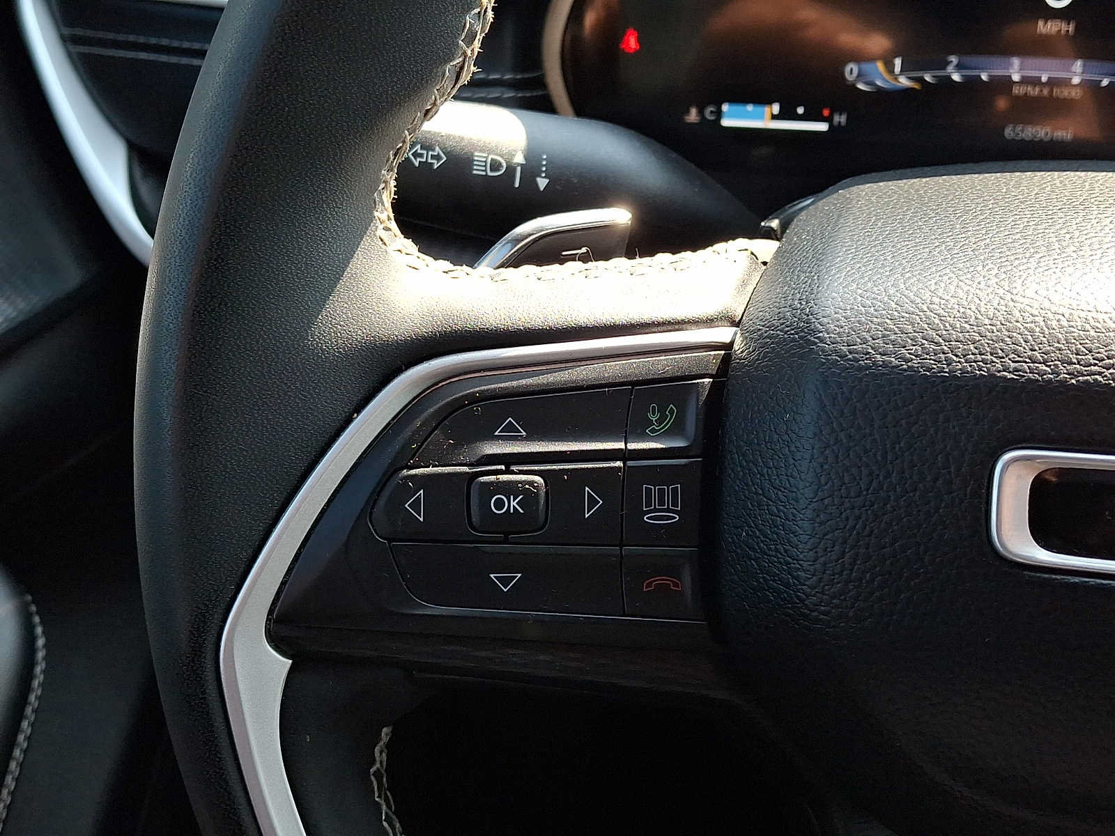 Used 2023 Jeep Grand Cherokee L Laredo AWD/4WD image 24