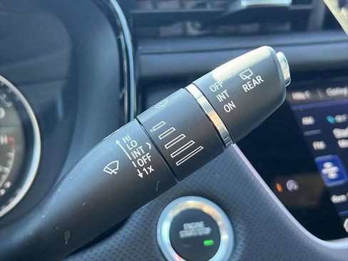 Used 2024 Cadillac XT6 Luxury image 25