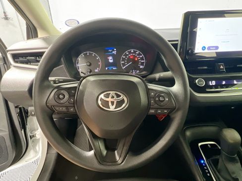 Used 2025 Toyota Corolla LE FWD image 17