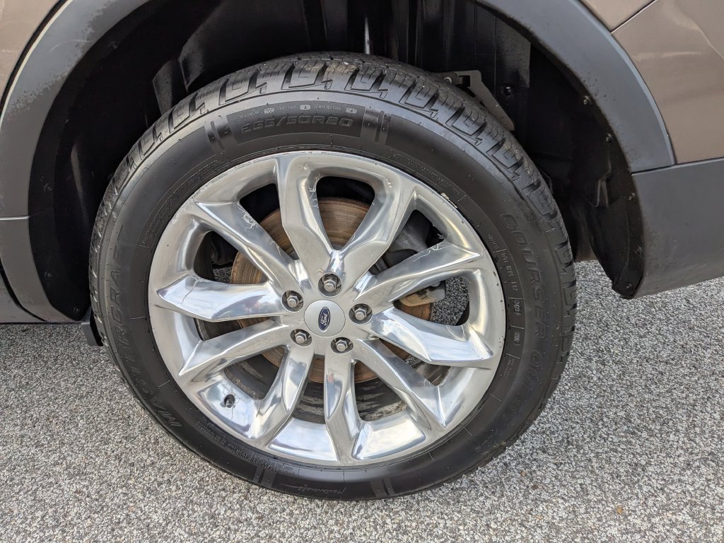 Used 2015 Ford Explorer XLT w/ Equipment Group 202B AWD/4WD image 22
