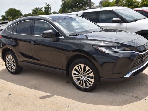 Used 2023 Toyota Venza XLE AWD/4WD image 4