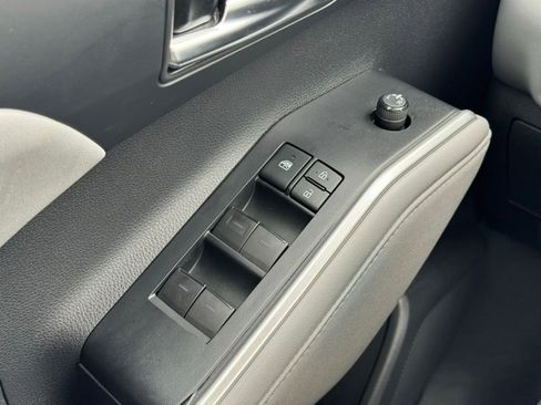 Used 2021 Toyota Highlander XLE AWD/4WD image 27