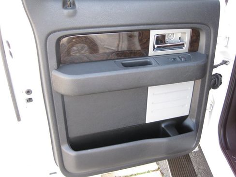 Used 2013 Ford F150 Platinum image 31