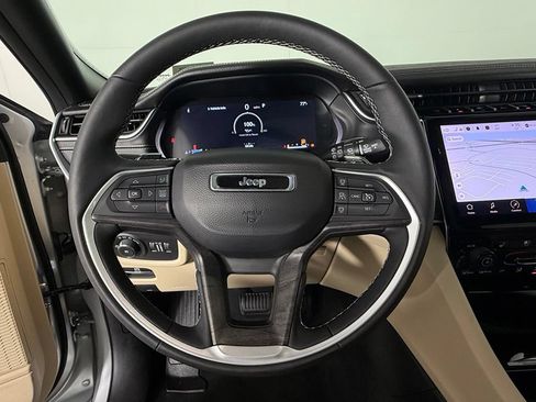 Certified 2025 Jeep Grand Cherokee Limited w/ Luxury Tech Group II RWD image 13