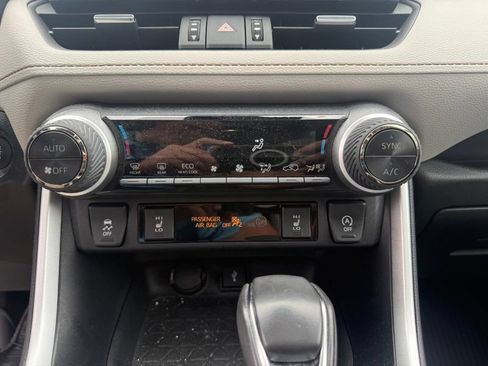 Used 2022 Toyota RAV4 XLE Premium AWD/4WD image 13