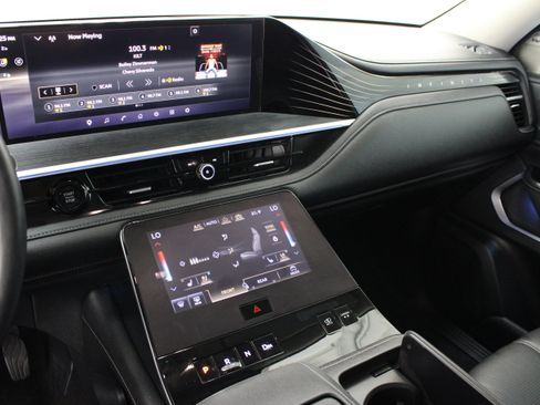 Used 2025 INFINITI QX80 Sensory AWD/4WD image 16