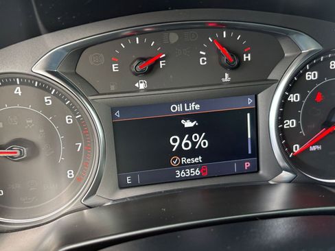 Used 2025 Chevrolet Blazer LT FWD image 42