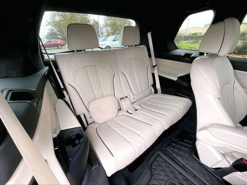 Used 2025 BMW X7 M60i AWD/4WD image 29