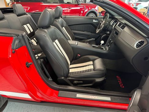 Used 2011 Ford Mustang Shelby GT500 w/ SVT Performance Pkg image 10