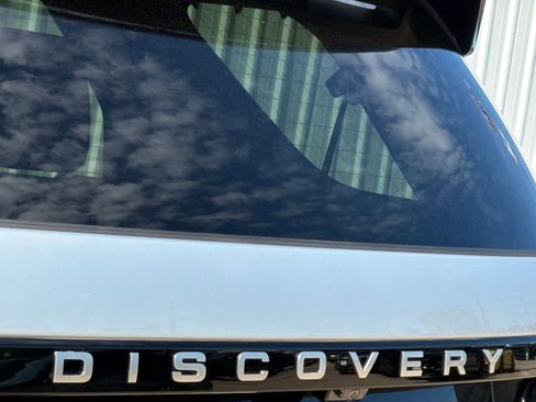 Used 2024 Land Rover Discovery Metropolitan Edition AWD/4WD image 11