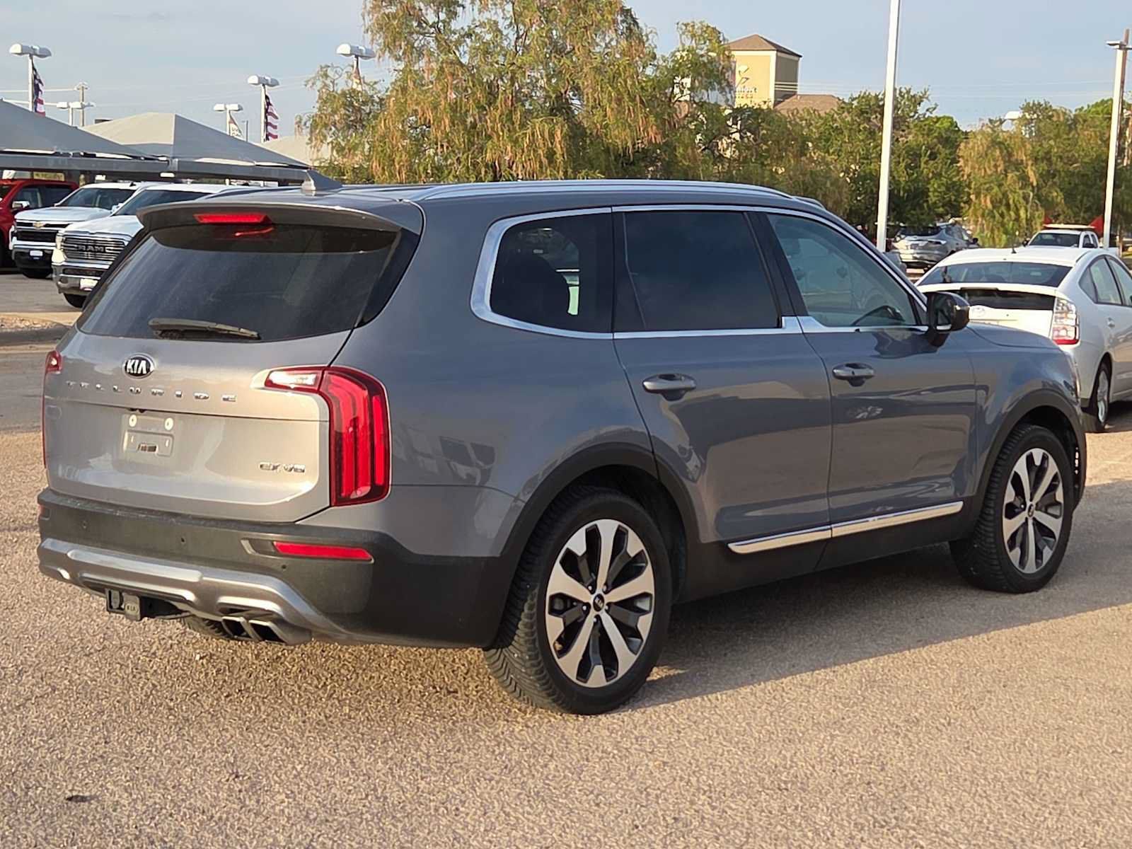 Used 2021 Kia Telluride EX w/ EX Premium Package FWD image 8
