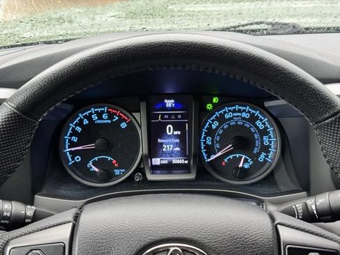 Used 2021 Toyota Tacoma TRD Sport AWD/4WD image 27