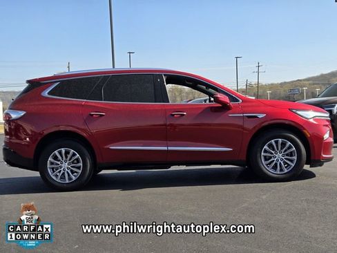 Used 2024 Buick Enclave Premium image 2