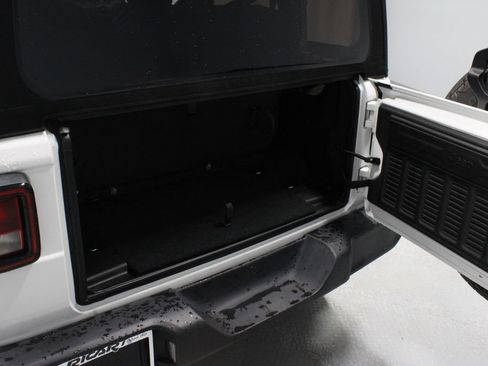 Used 2024 Jeep Wrangler Sport AWD/4WD image 17