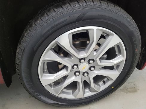 Used 2018 Chevrolet Traverse Premier w/ Driver Confidence II Package FWD image 31