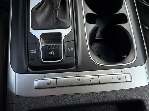 Used 2024 Kia Carnival LX FWD image 20