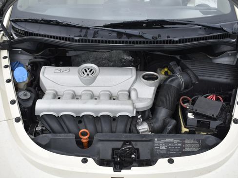 Used 2010 Volkswagen Beetle Convertible FWD image 7