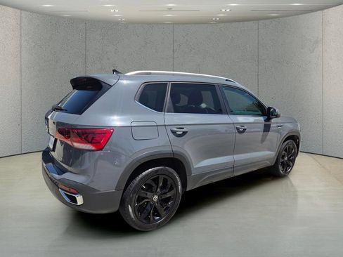 Used 2022 Volkswagen Taos SEL w/ Panoramic Sunroof Package FWD image 5