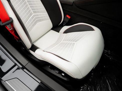 Used 2023 Chevrolet Corvette Stingray Premium Conv w/ Z51 Performance Package RWD image 37