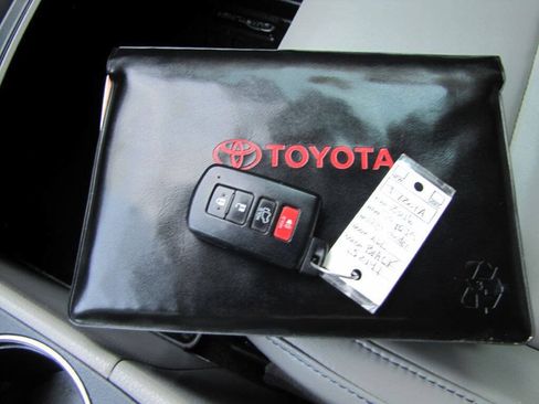Used 2016 Toyota Highlander XLE FWD image 42