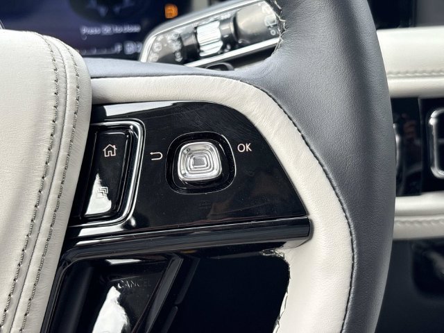 New 2026 Lincoln Aviator 2WD w/ Jet Appearance Package image 26