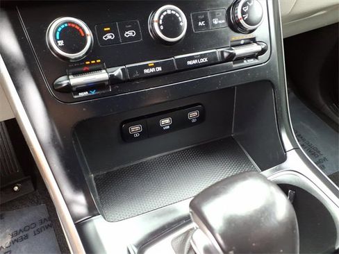 Used 2022 Kia Carnival LX image 20