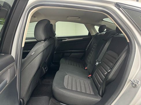 Used 2018 Ford Fusion SE w/ Fusion SE Technology Package image 11