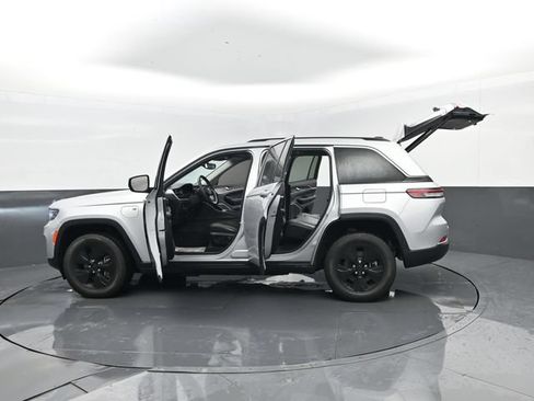 Used 2023 Jeep Grand Cherokee 4WD 4xe image 34