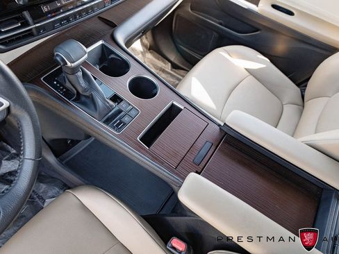 Used 2022 Toyota Sienna XLE image 38