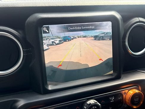 Used 2020 Jeep Gladiator Overland AWD/4WD image 27