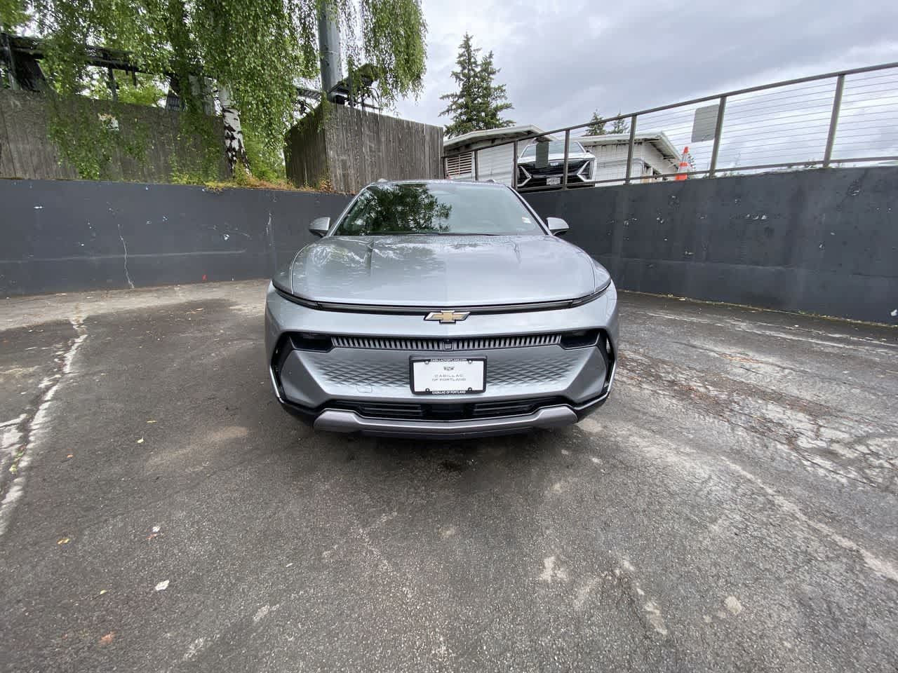 Used 2024 Chevrolet Equinox EV LT FWD image 9
