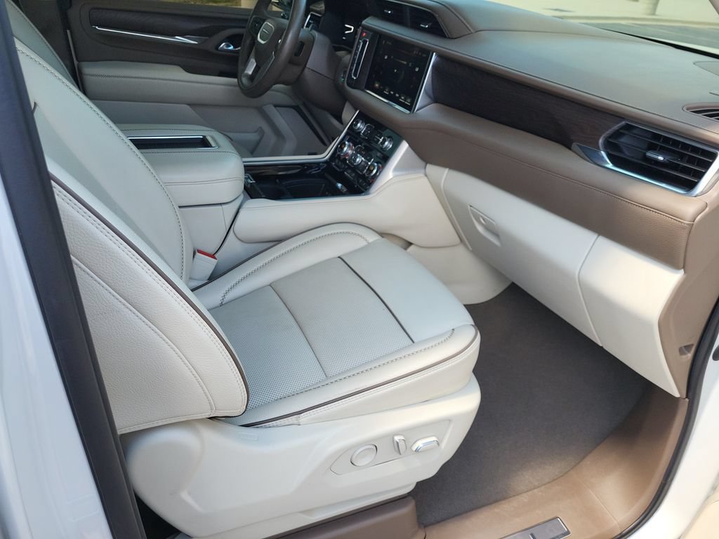 Used 2023 GMC Yukon Denali w/ Advanced Technology Package AWD/4WD image 21