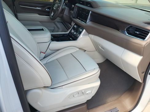 Used 2023 GMC Yukon Denali w/ Advanced Technology Package AWD/4WD image 21