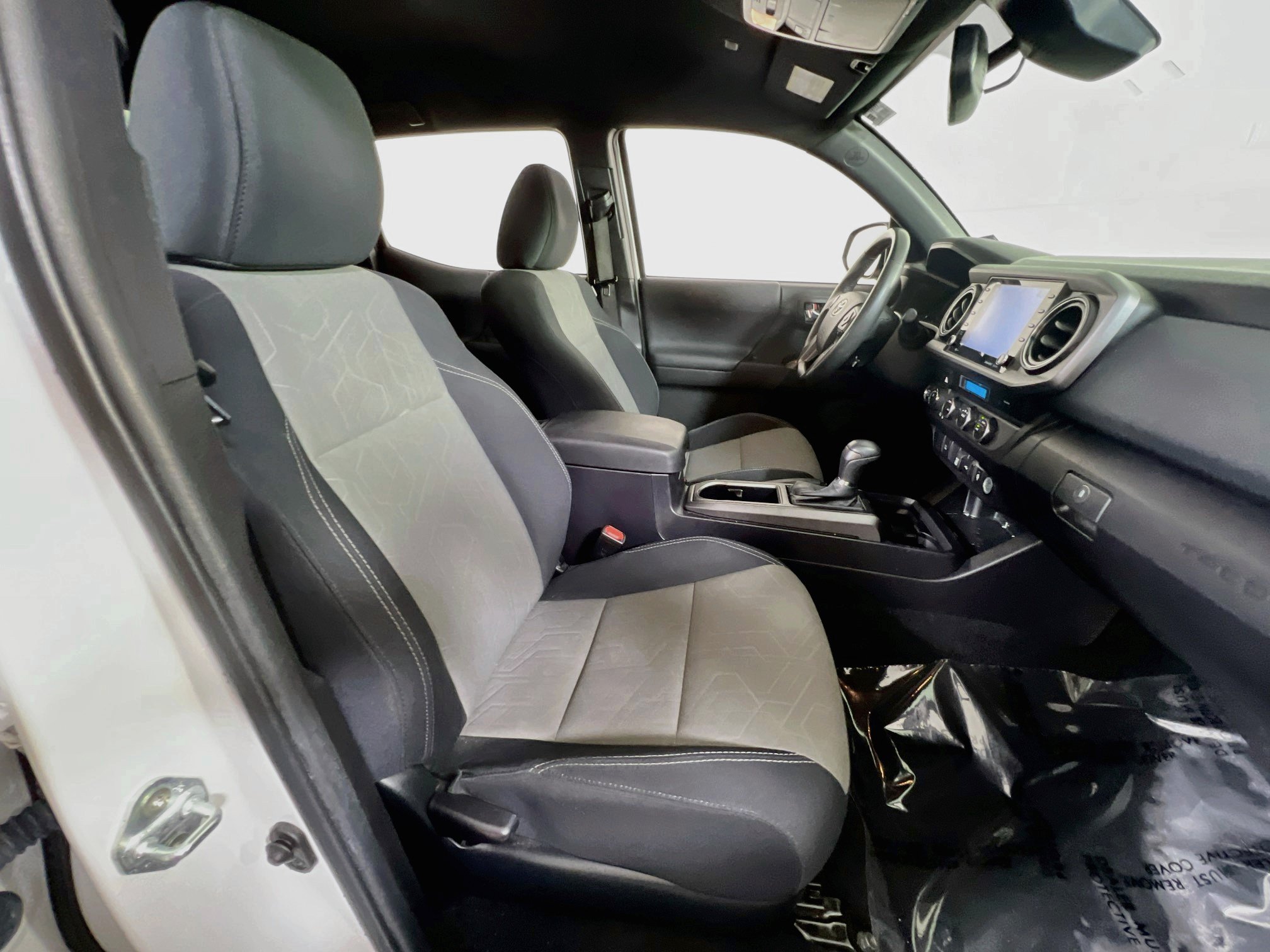 Used 2022 Toyota Tacoma TRD Sport AWD/4WD image 26