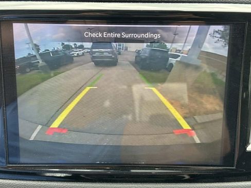 Used 2024 Chrysler Pacifica Touring-L FWD image 26