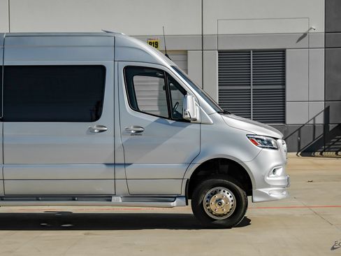 Used 2023 Mercedes-Benz Sprinter 3500 image 18