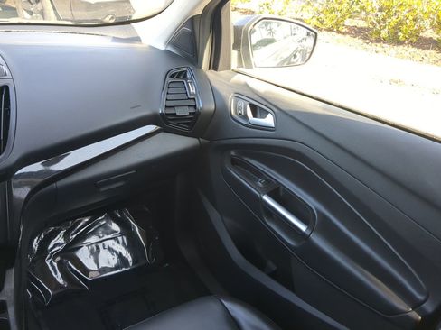 Used 2019 Ford Escape Titanium image 17