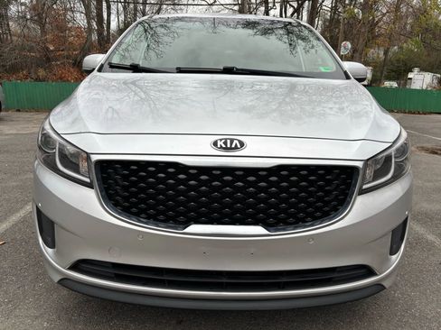 Used 2017 Kia Sedona LX w/ LX Essentials Premium Package image 2