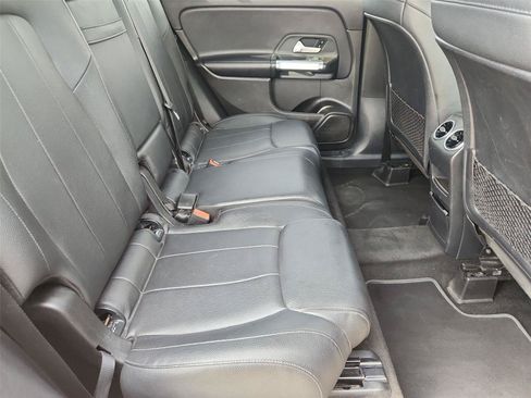 Used 2020 Mercedes-Benz GLB 250 w/ Premium Package image 25
