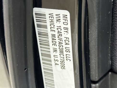 Used 2021 Jeep Grand Cherokee Laredo w/ Security & Convenience Group AWD/4WD image 27