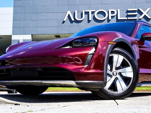 Used 2022 Porsche Taycan 4 Cross Turismo image 2