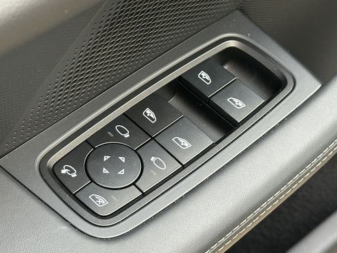 New 2026 Porsche Taycan 4S image 31