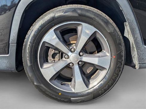 Used 2019 Jeep Cherokee Limited image 21