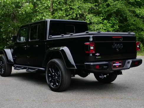 Used 2023 Jeep Gladiator Overland AWD/4WD image 16