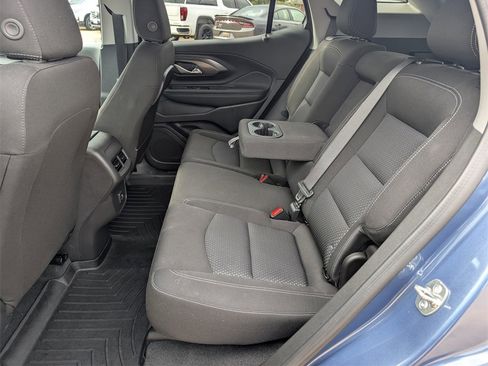 Used 2024 GMC Terrain SLE image 27